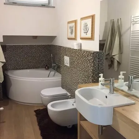 Casa Indipendente Con Giardino In Citta