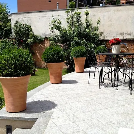 Villa Casa Indipendente Con Giardino In Citta